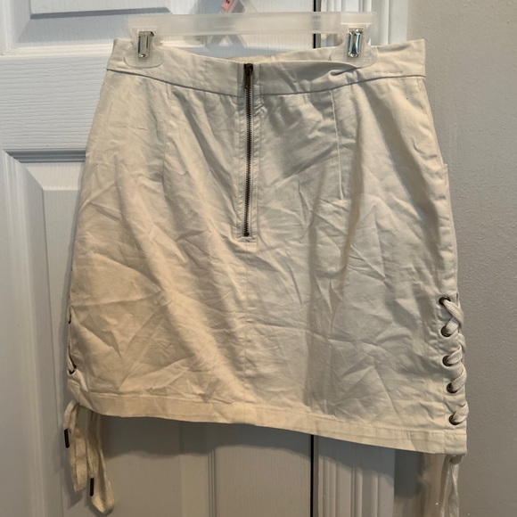 Fresh Tart Beige Skirt | Size small - Picture 2 of 4